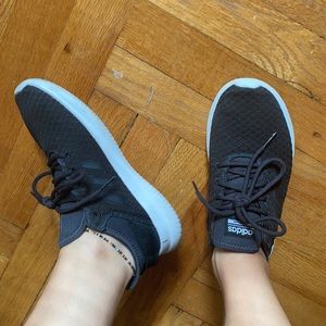 Lightly used MEMORY FOAM ADIDAS Sneaker